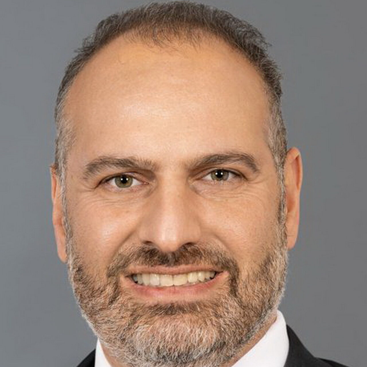 Arasch Charifi rückt 2024 in den Vorstand der DZ PRIVATBANK auf